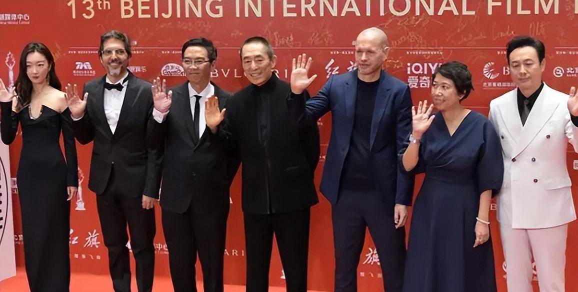 这是新闻吗？北京电影节闭幕式红毯秀，明星的穿搭一言难尽