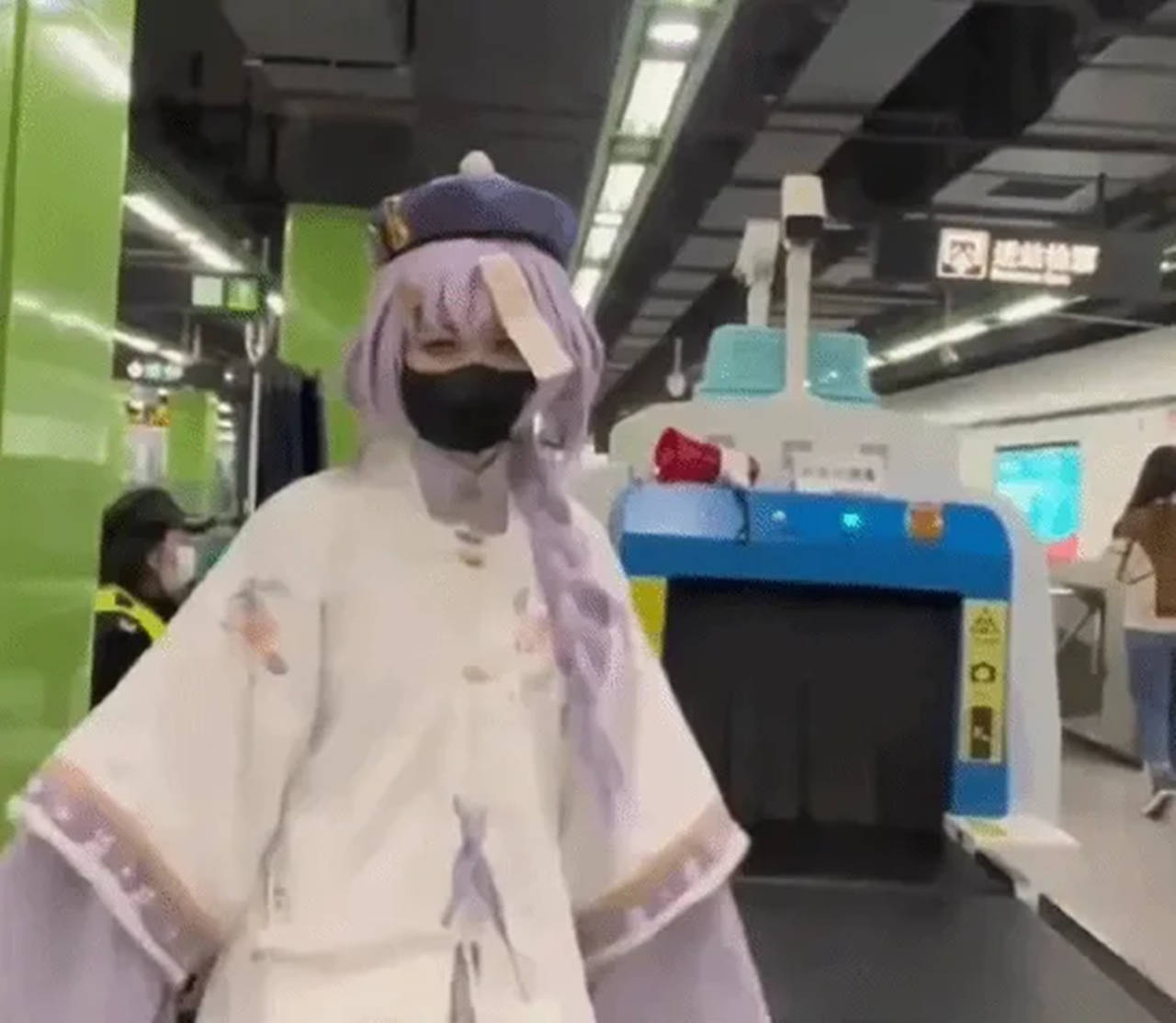 上海女子cosplay游戏角色进地铁站被拦，“大清保安”上热搜！ 第8张