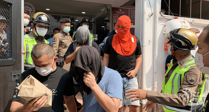 热搜！闯入酒店房间掳人！泰国警察参与绑架勒索5名中国游客近50万元，仍有3人在逃…… 第4张