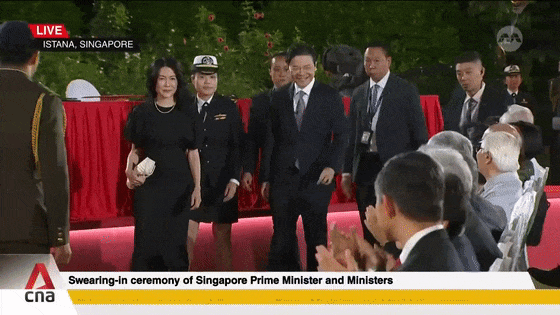 新加坡新总理夫人美上热搜！金融女精英气质太绝，和老公势均力敌… 第4张