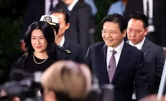 新加坡新总理夫人美上热搜！金融女精英气质太绝，和老公势均力敌… 第21张